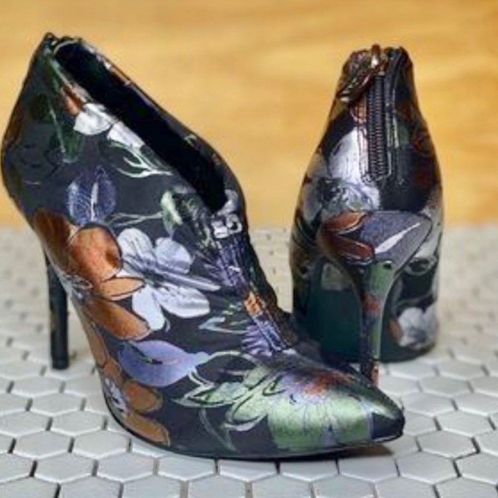 Trendy ankle boots
